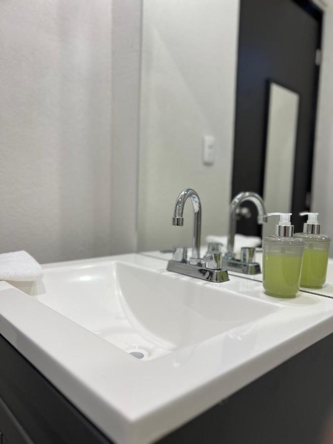 Hotel Tia Flora เลออน ภายนอก รูปภาพ