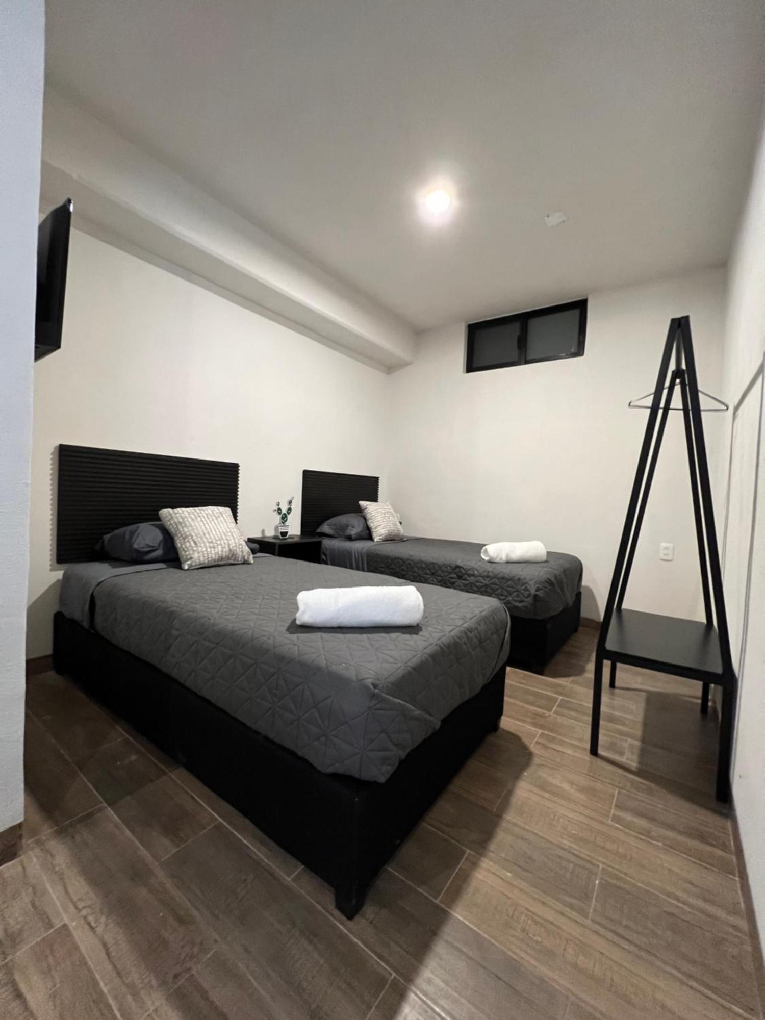 Hotel Tia Flora เลออน ภายนอก รูปภาพ